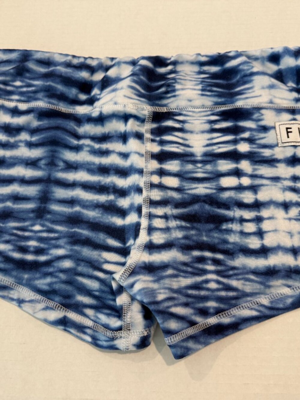 FLEO Wild Blue Tie-Dye Print Shorts | 2.5" Inseam | Size Large | EUC - Picture 3 of 3
